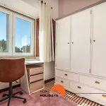 #236 Spacious Quiet Location * Ferreiras